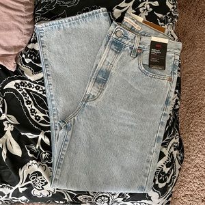 Levi’s Ribcage Straight Ankle Jeans